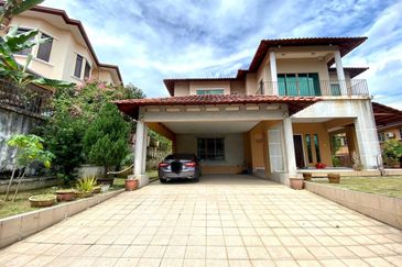 Putra Hill Residency