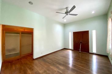 Putra Hill Residency