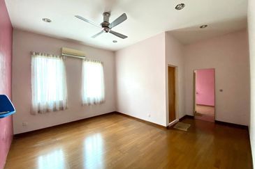 Putra Hill Residency