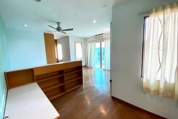 Putra Hill Residency