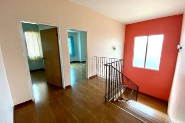 Putra Hill Residency