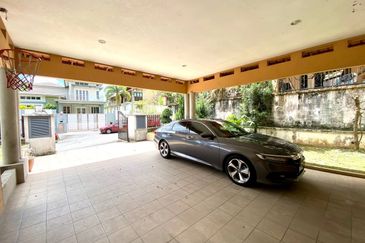 Putra Hill Residency