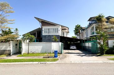 Titian, Bukit Jelutong