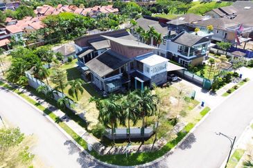 Titian, Bukit Jelutong