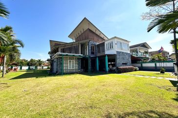 Titian, Bukit Jelutong