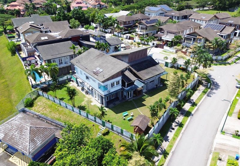 Titian, Bukit Jelutong