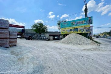 Kampung Sungai Serai, Hulu Langat, Selangor Land with Warehouse For Sale