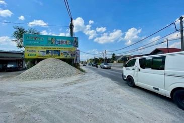 Kampung Sungai Serai, Hulu Langat, Selangor Land with Warehouse For Sale