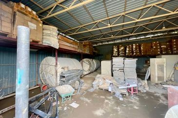 Kampung Sungai Serai, Hulu Langat, Selangor Land with Warehouse For Sale