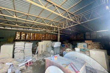 Kampung Sungai Serai, Hulu Langat, Selangor Land with Warehouse For Sale