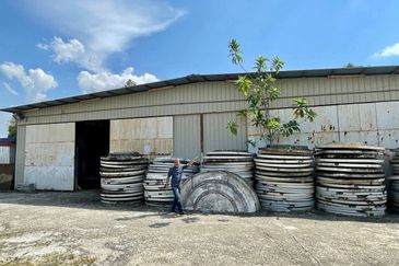 Kampung Sungai Serai, Hulu Langat, Selangor Land with Warehouse For Sale