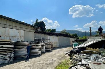 Kampung Sungai Serai, Hulu Langat, Selangor Land with Warehouse For Sale