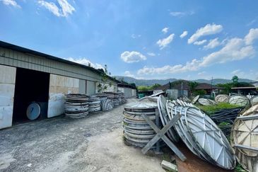 Kampung Sungai Serai, Hulu Langat, Selangor Land with Warehouse For Sale