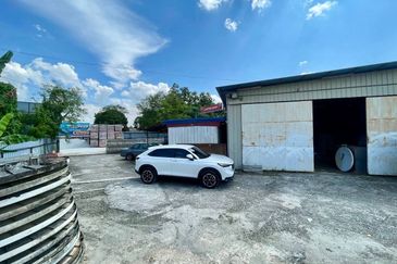 Kampung Sungai Serai, Hulu Langat, Selangor Land with Warehouse For Sale