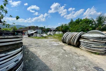Kampung Sungai Serai, Hulu Langat, Selangor Land with Warehouse For Sale