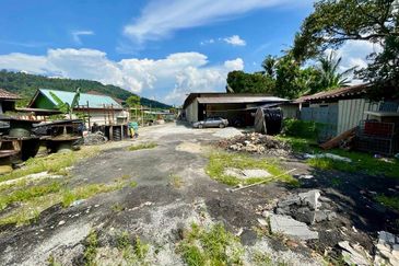 Kampung Sungai Serai, Hulu Langat, Selangor Land with Warehouse For Sale