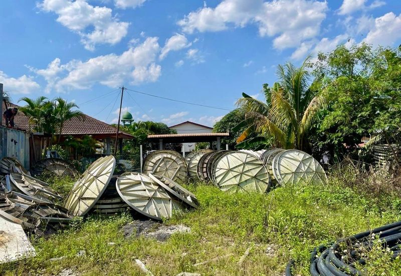 Kampung Sungai Serai, Hulu Langat, Selangor Land with Warehouse For Sale