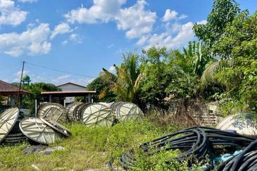 Kampung Sungai Serai, Hulu Langat, Selangor Land with Warehouse For Sale