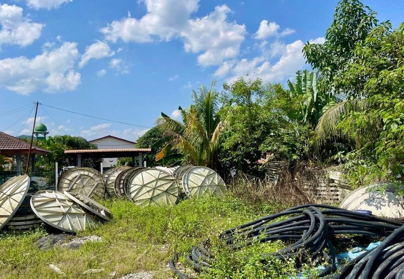 Kampung Sungai Serai, Hulu Langat, Selangor Land with Warehouse For Sale