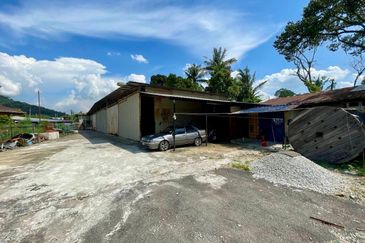 Kampung Sungai Serai, Hulu Langat, Selangor Land with Warehouse For Sale