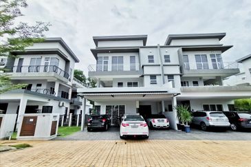 Perdana Lakeview East