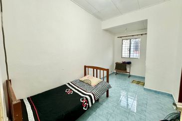 Jalan Bukit Mahkota 2/12