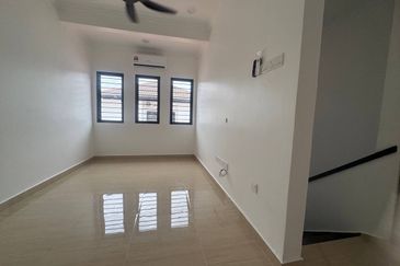 Jalan Suasana, Bandar Tun Hussein Onn