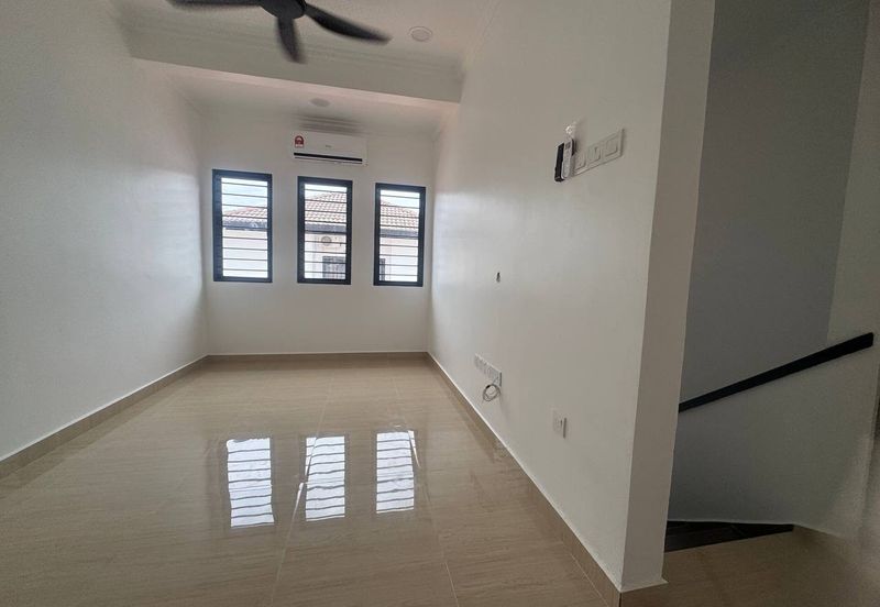 Jalan Suasana, Bandar Tun Hussein Onn