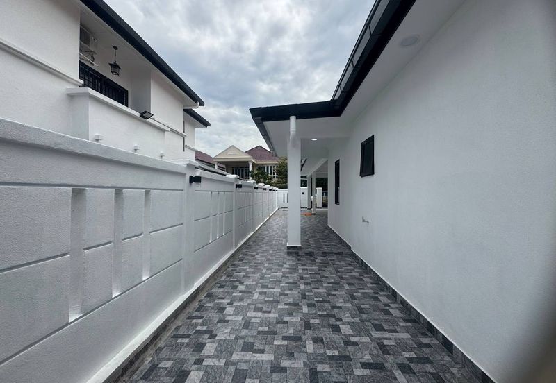 Jalan Suasana, Bandar Tun Hussein Onn