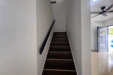 Jalan Suasana, Bandar Tun Hussein Onn