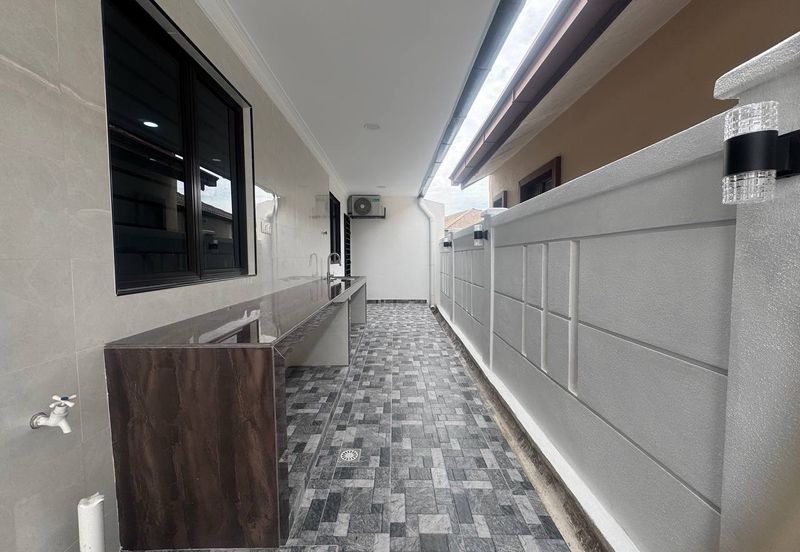 Jalan Suasana, Bandar Tun Hussein Onn