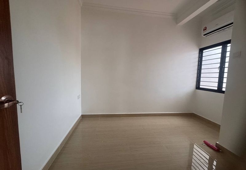 Jalan Suasana, Bandar Tun Hussein Onn