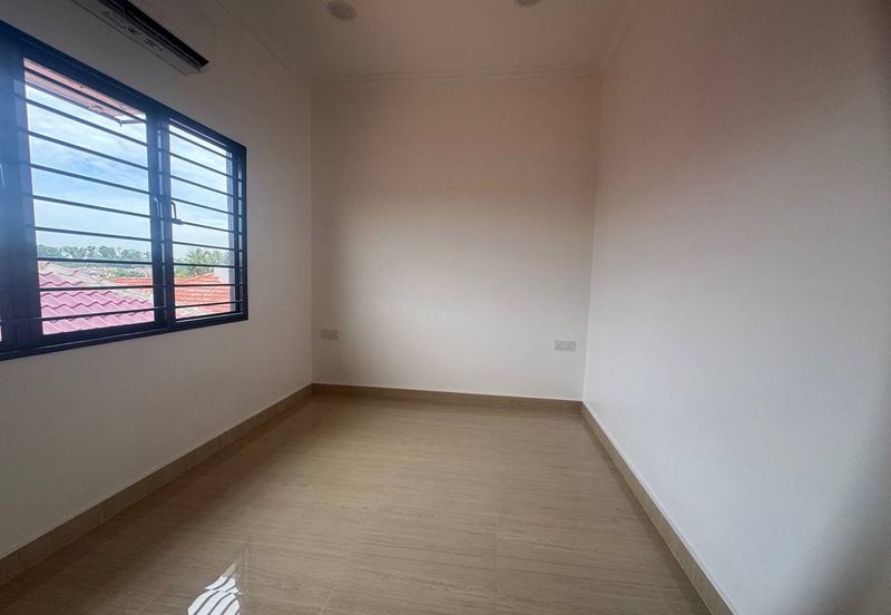 Jalan Suasana, Bandar Tun Hussein Onn