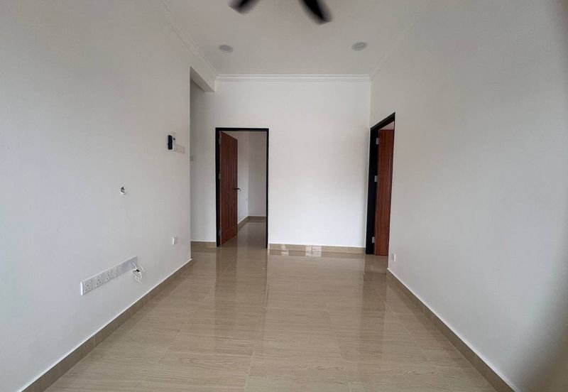 Jalan Suasana, Bandar Tun Hussein Onn