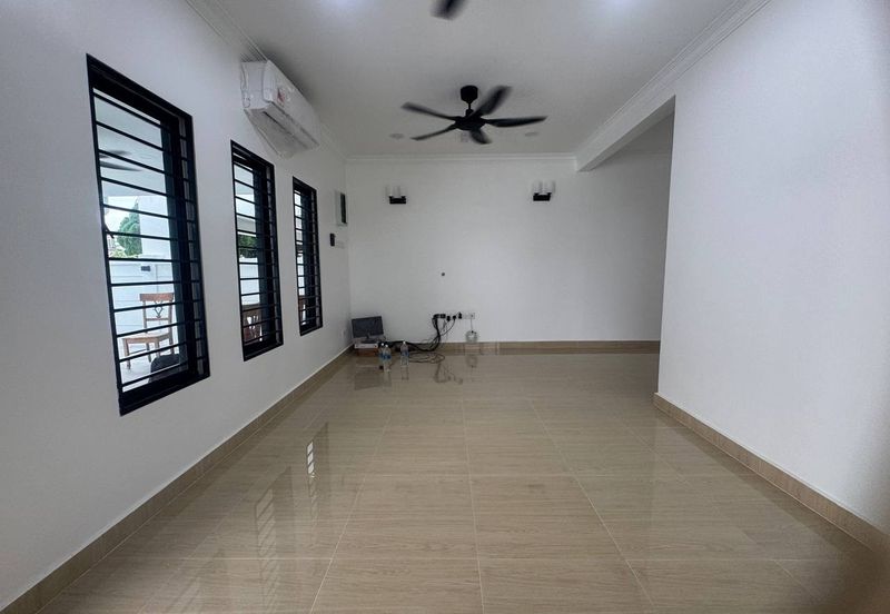 Jalan Suasana, Bandar Tun Hussein Onn