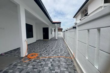 Jalan Suasana, Bandar Tun Hussein Onn