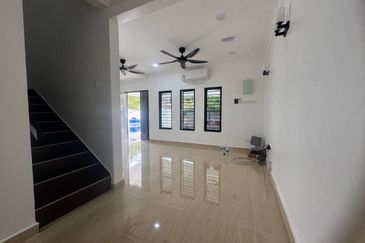 Jalan Suasana, Bandar Tun Hussein Onn