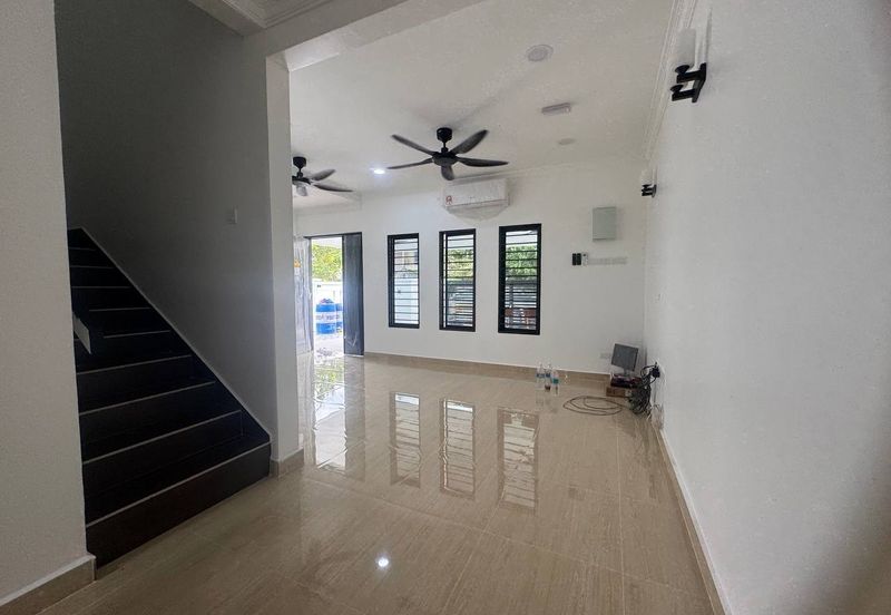 Jalan Suasana, Bandar Tun Hussein Onn