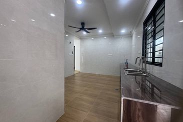 Jalan Suasana, Bandar Tun Hussein Onn