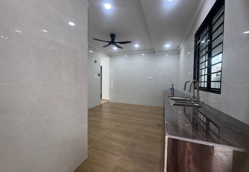 Jalan Suasana, Bandar Tun Hussein Onn