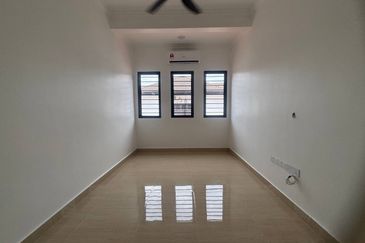 Jalan Suasana, Bandar Tun Hussein Onn