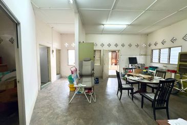 Seri Kembangan, Selangor Bungalow House For Sale