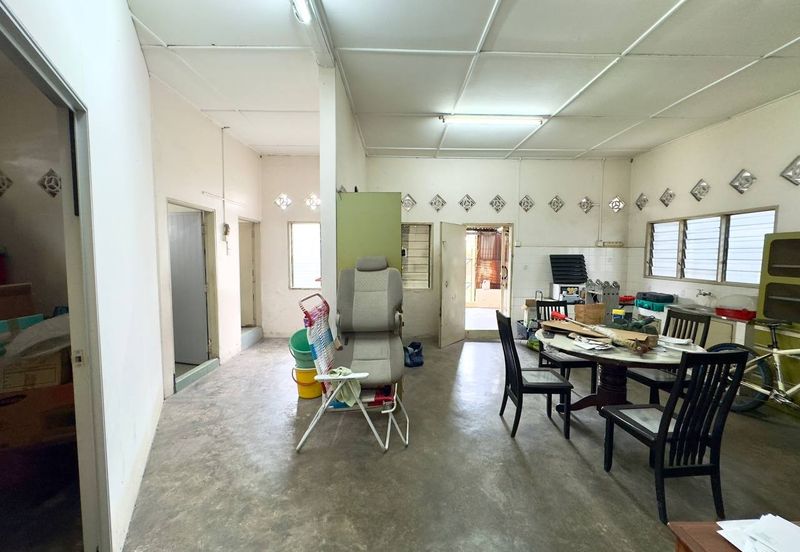 Seri Kembangan, Selangor Bungalow House For Sale