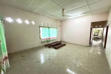 Seri Kembangan, Selangor Bungalow House For Sale