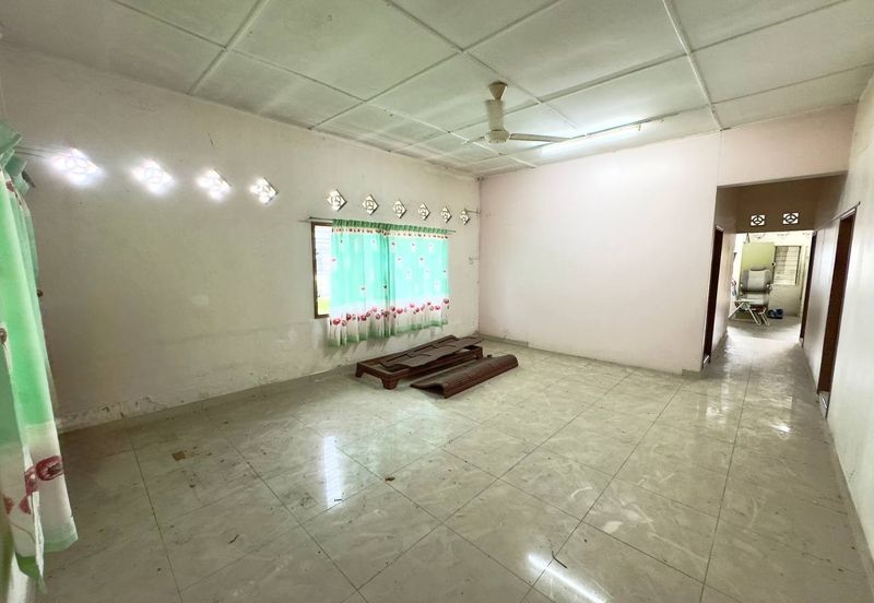 Seri Kembangan, Selangor Bungalow House For Sale