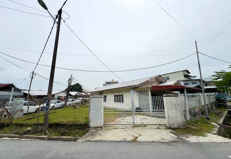 Seri Kembangan, Selangor Bungalow House For Sale