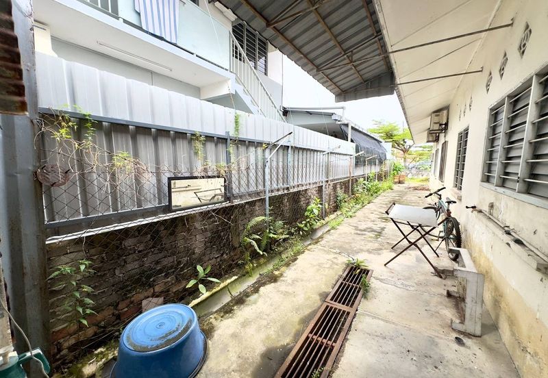 Seri Kembangan, Selangor Bungalow House For Sale