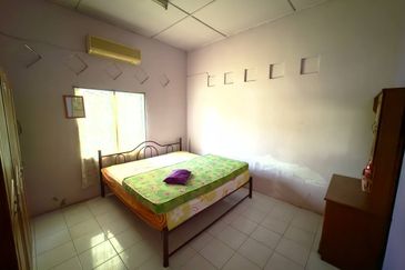 Seri Kembangan, Selangor Bungalow House For Sale