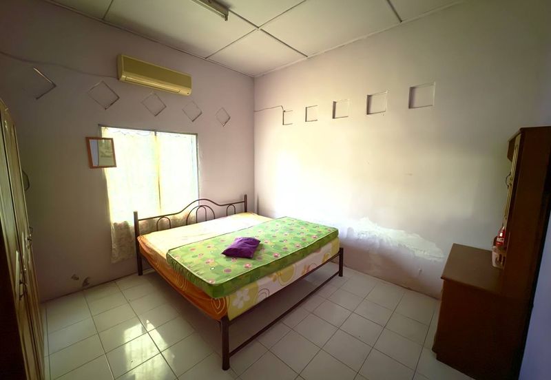 Seri Kembangan, Selangor Bungalow House For Sale