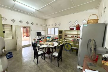 Seri Kembangan, Selangor Bungalow House For Sale